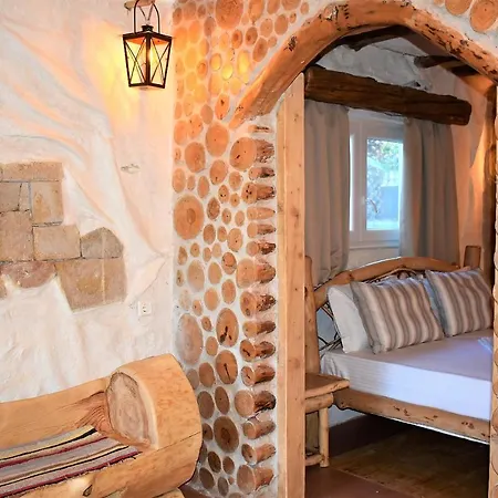 The Flintstones House * 利迈纳里亚