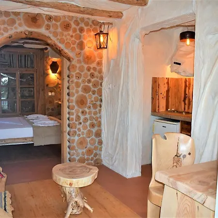 The Flintstones House 利迈纳里亚