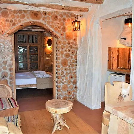 The Flintstones House * 利迈纳里亚