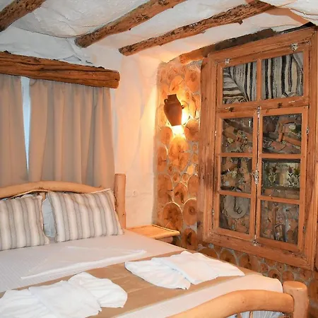 The Flintstones House * 利迈纳里亚