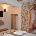 Apartament The Flintstones House *