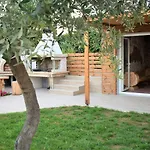 Apartament The Flintstones House *
